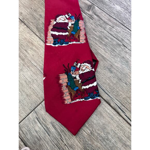 Vintage Yule Tide Greetings Hallmark Red 100% Silk Santa Coal Christmas Neck Tie - Picture 4 of 4
